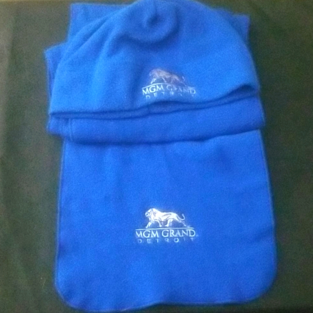 Hat & Scarf set
